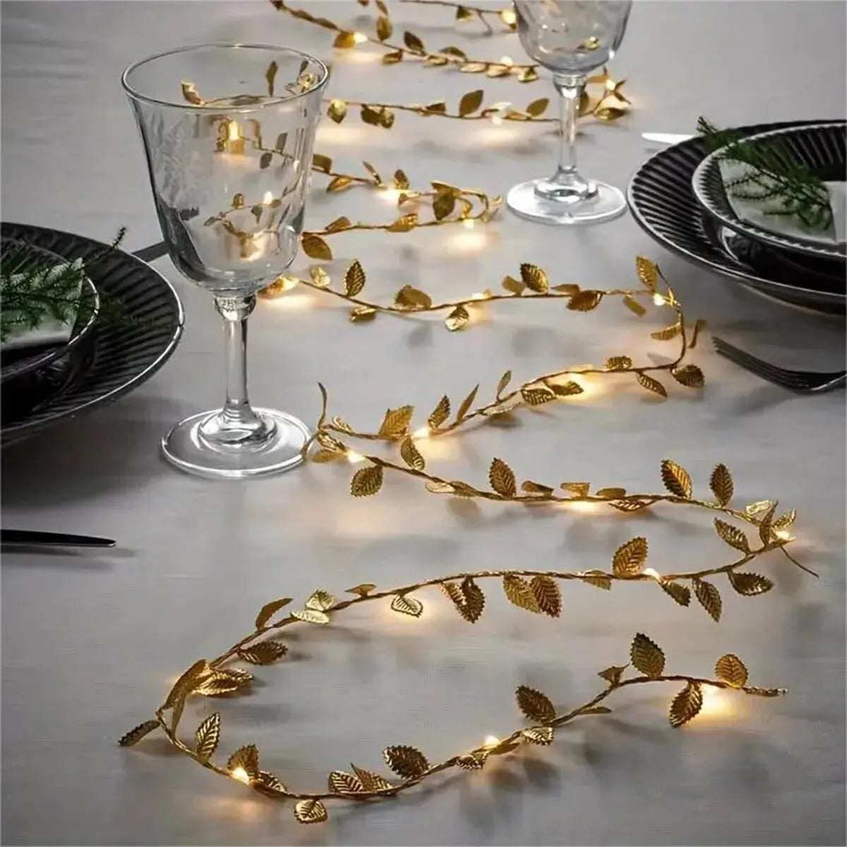 TwinkleVine™ 🍃💡 – 2M Battery-Powered Golden Leaf String Lights