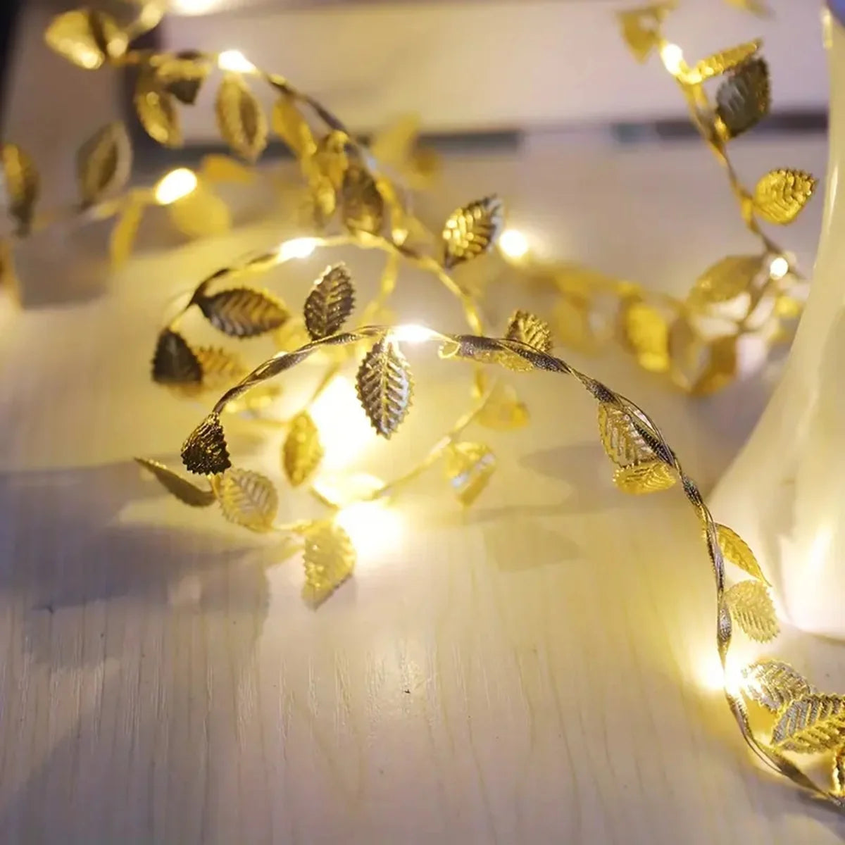TwinkleVine™ 🍃💡 – 2M Battery-Powered Golden Leaf String Lights