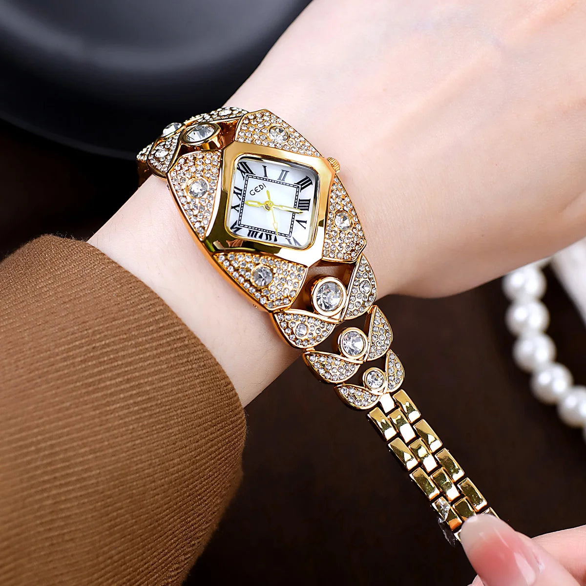 AuroraTime™ 💫🩷 –  Luxury Women’s Wristwatch with Diamonds & Waterproof Design