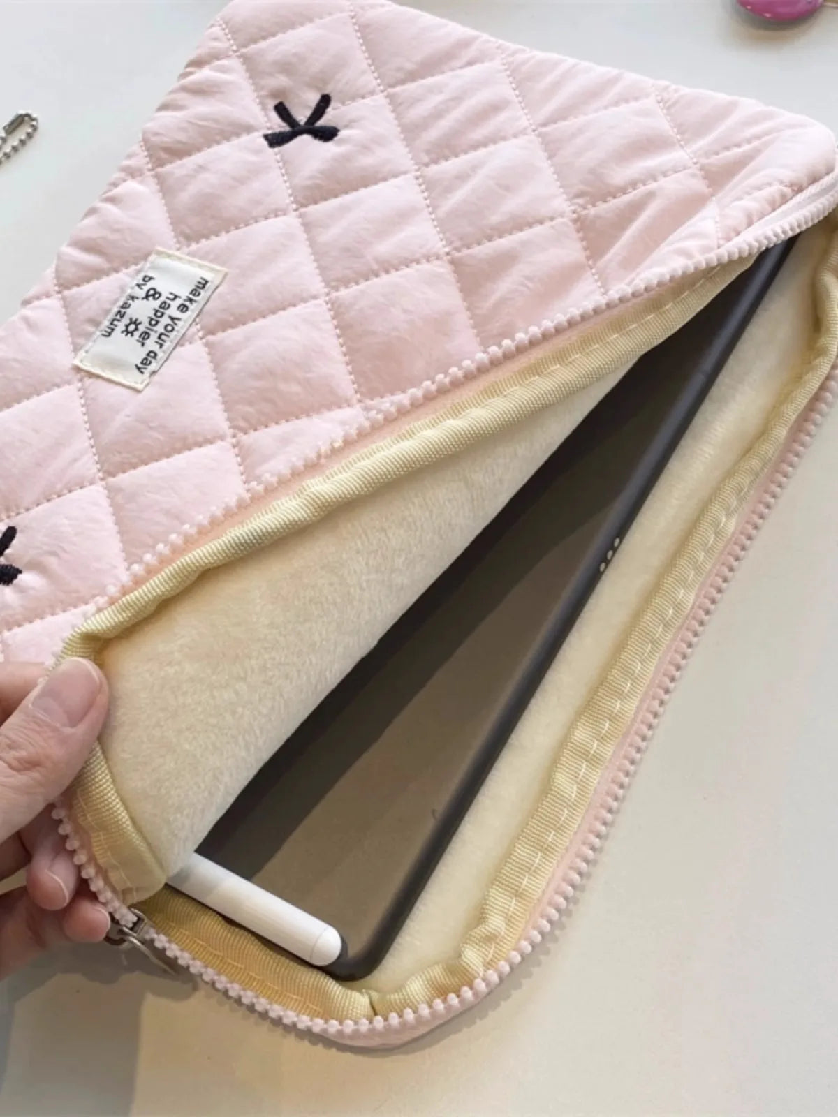 SoftShield™ – Universal Laptop & iPad Sleeve (13.6–15.6 Inch)