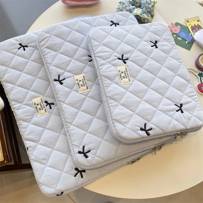 SoftShield™ – Universal Laptop & iPad Sleeve (13.6–15.6 Inch)